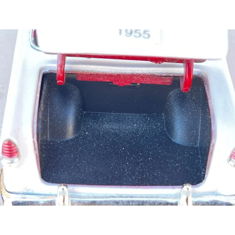 1955 Chevrolet Bel Air Diecast Model Car 1:24 Scale Red White Collectible 2 Tone